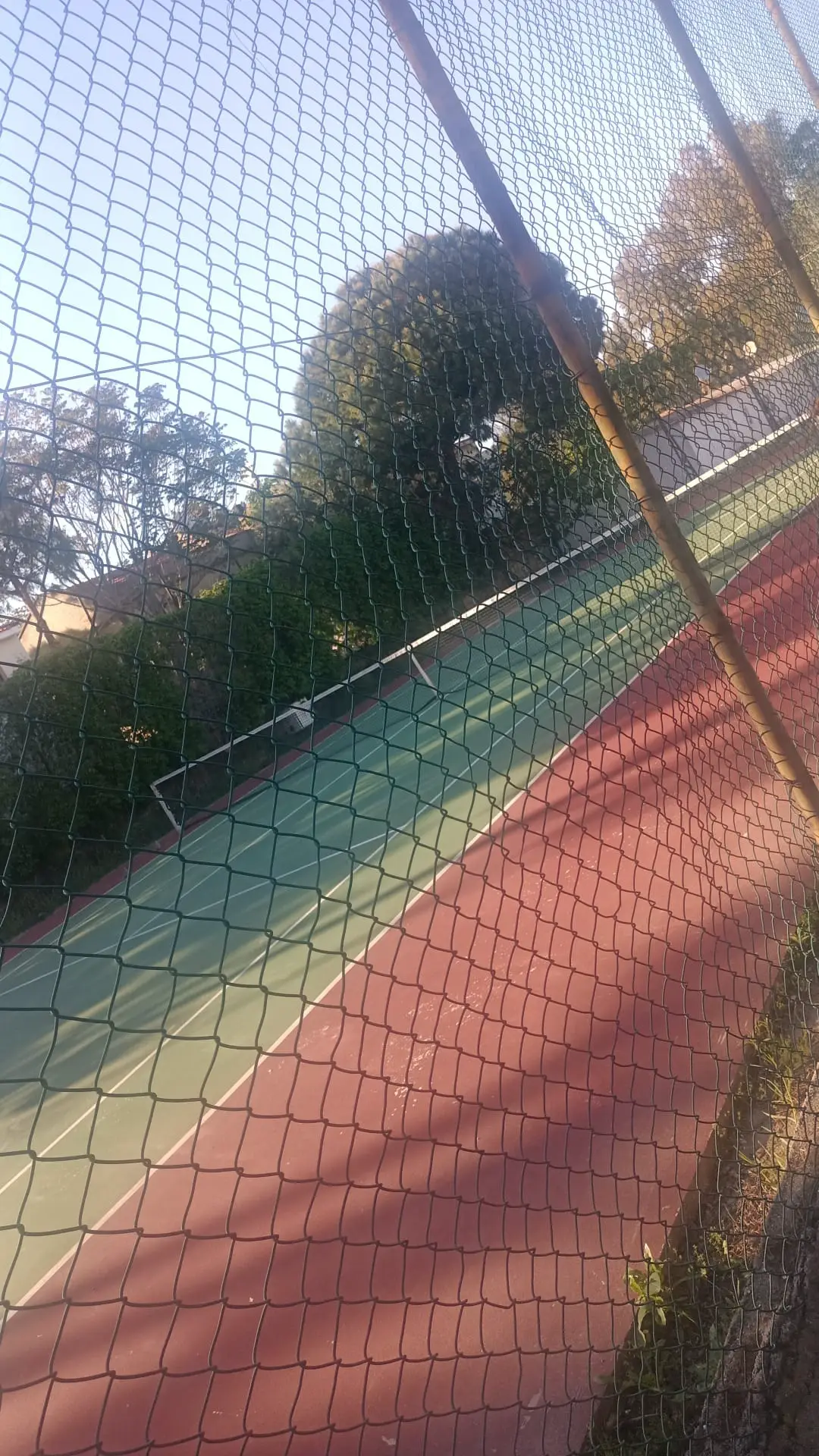 Tenis oynamak isteyen olursa ücretsiz olarak yardımcı olabilirim