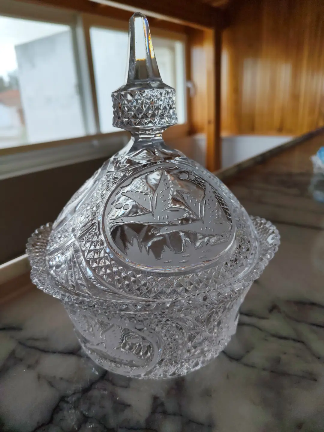 Kesme cam kapaklı kristal şekerlik